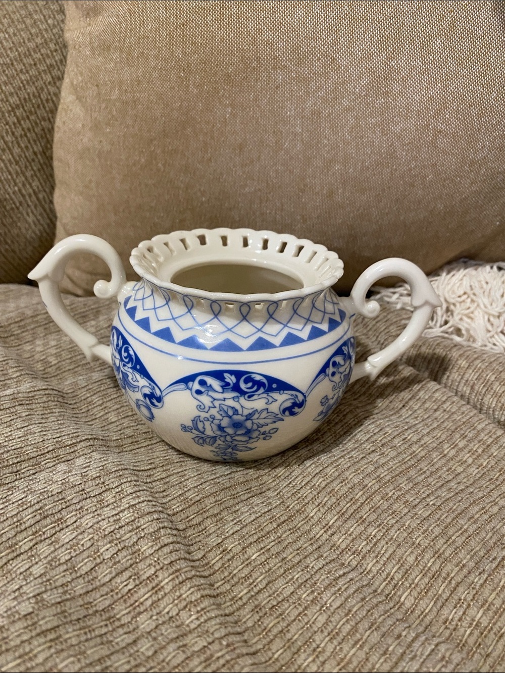 💙NWOT Blue Heirloom Porcelain Double-Handled Sugar Bowl